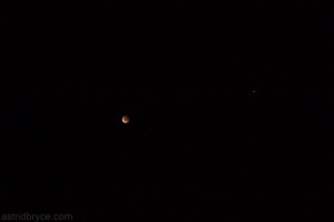 Mars and the moon shine red - Raw pics from April's full Lunar Eclipse